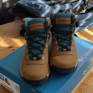 Columbia walking boots